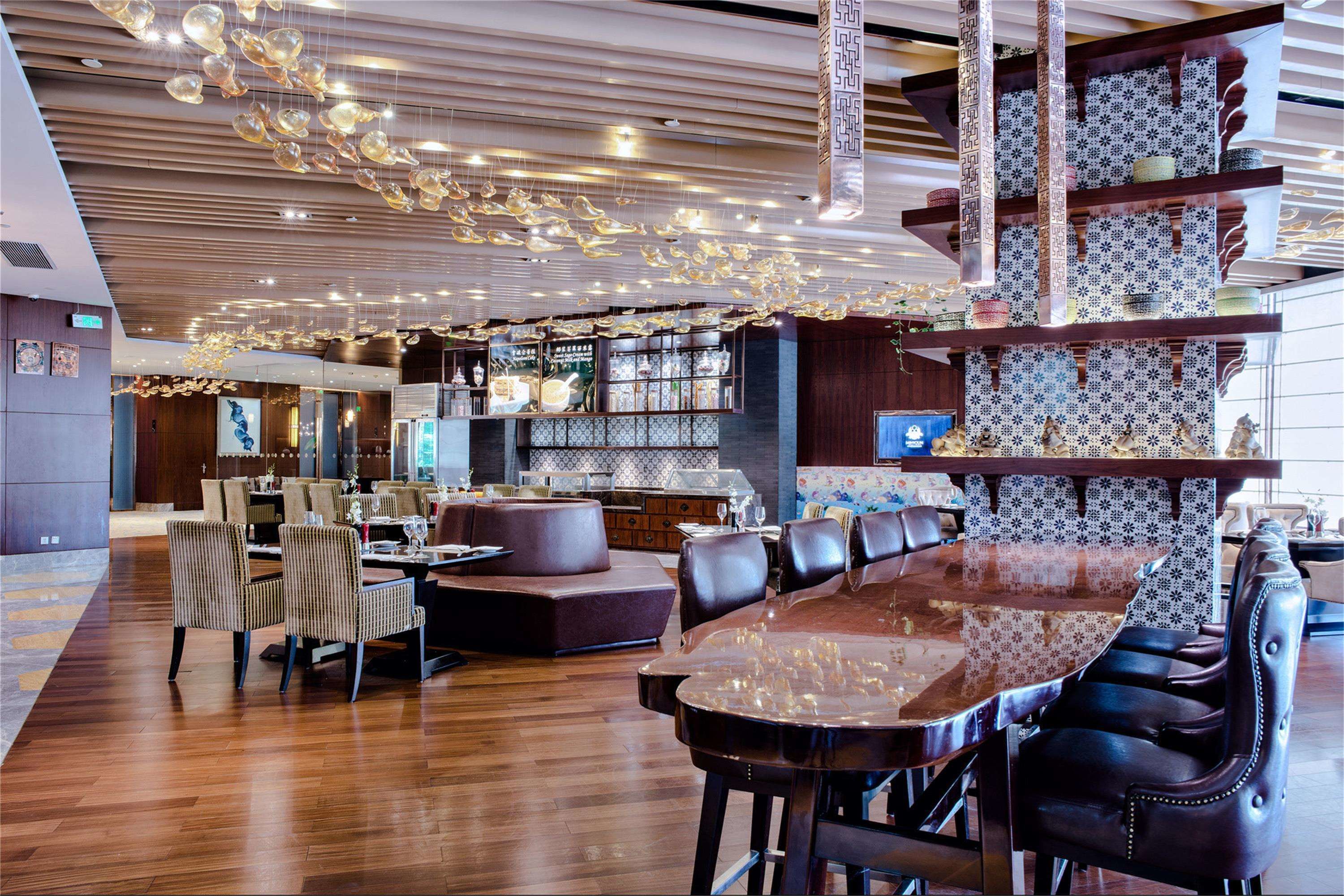 2 restaurants, breakfast, lunch, dinner served; Chinese cuisine 