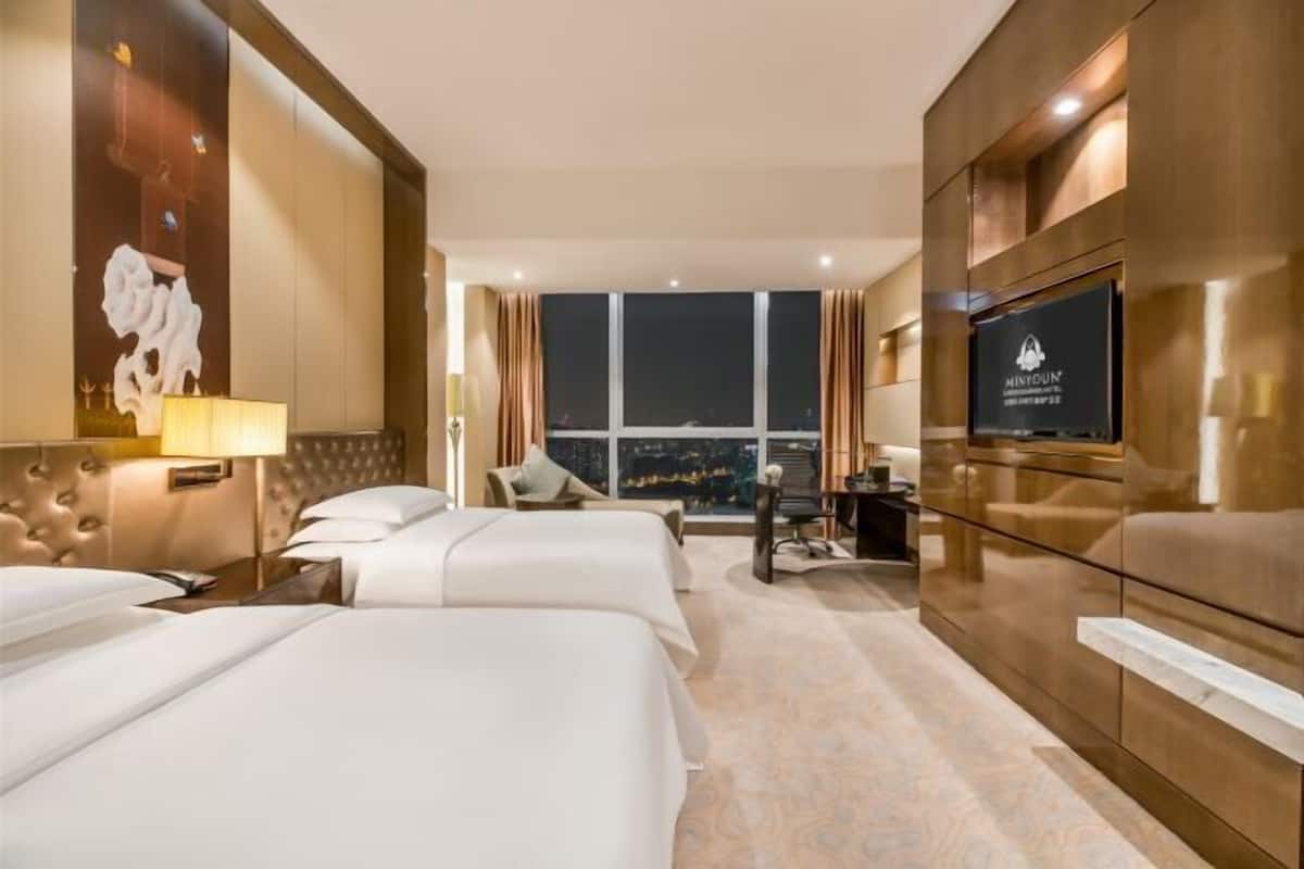 Minibar, in-room safe, desk, blackout drapes