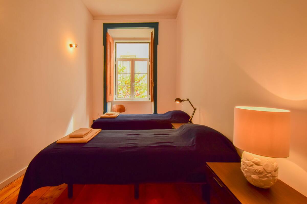Twin Room (Private Bathroom, Outside the room) | Individually decorated, iron/ironing board, free WiFi