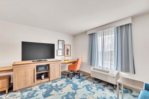 Camera, 1 letto king con divano letto, non fumatori, frigorifero e microonde | Minibar, una scrivania, ferro/asse da stiro