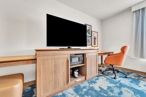 Minibar, escritorio, tabla de planchar con plancha y cunas gratuitas 