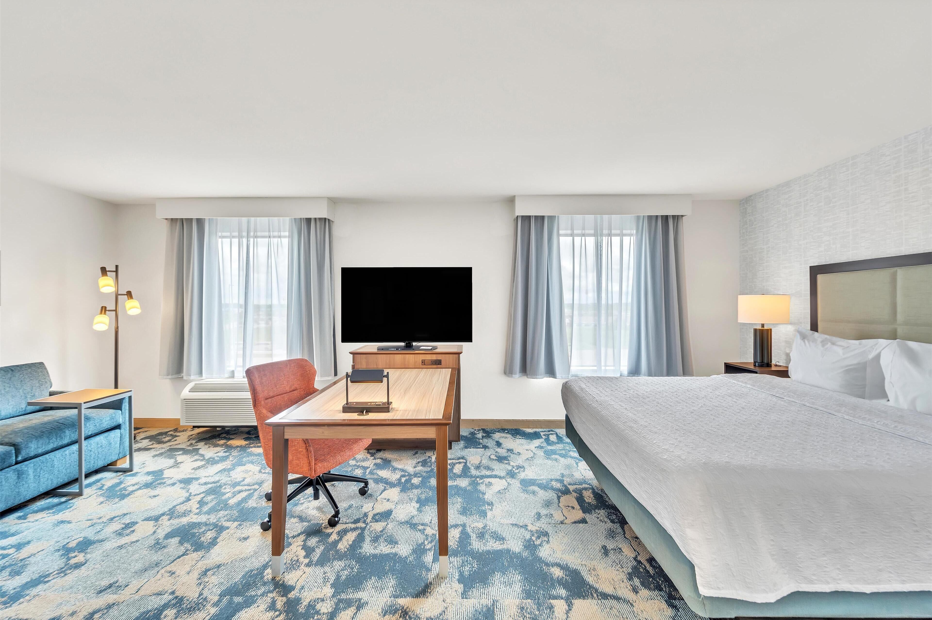 minibar, desk, iron/ironing board, free cots/infant beds