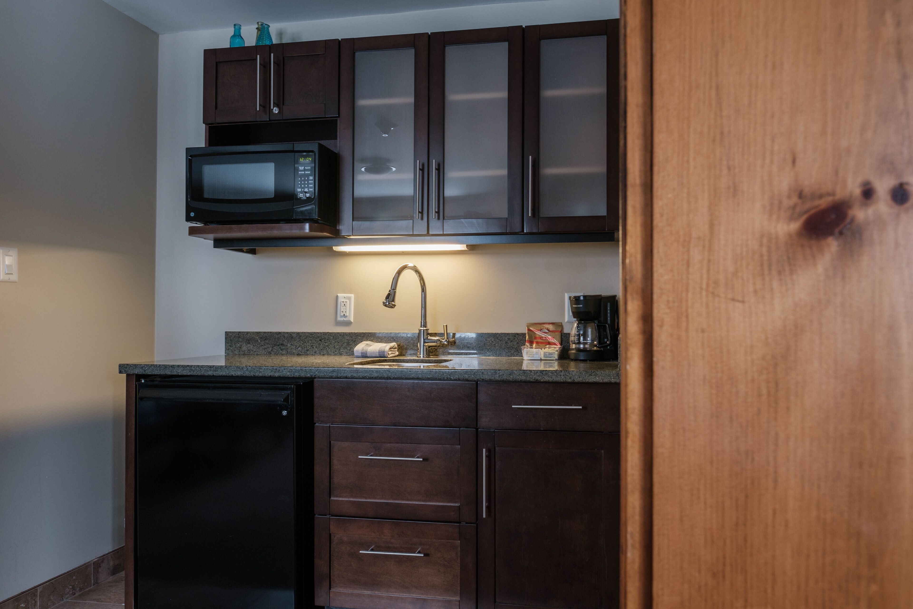 executive inn suite | private kitchenette | mini-fridge, microwave, coffee/tea maker, electric kettle
