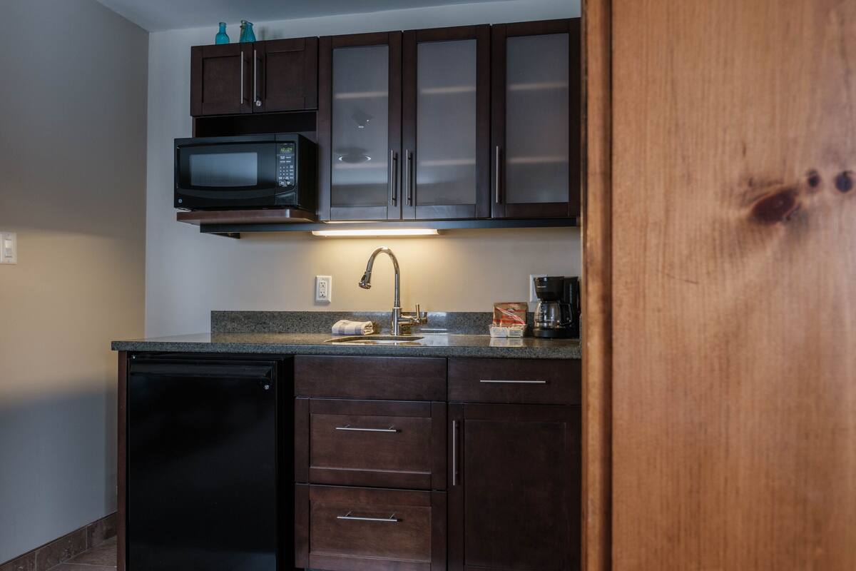 executive inn suite | private kitchenette | mini-fridge, microwave, coffee/tea maker, electric kettle