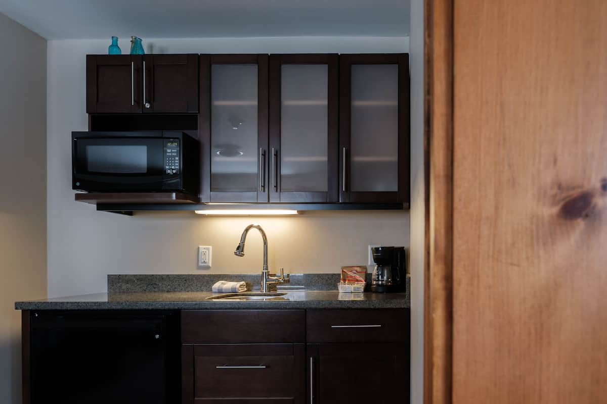 mountain view inn suite | private kitchenette | mini-fridge, microwave, coffee/tea maker, electric kettle