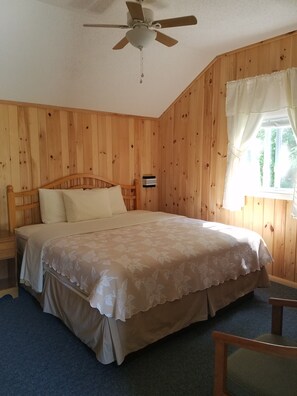 Desk, free WiFi, bed sheets - Sunnyside Motel & Cottages (Bar Harbor)