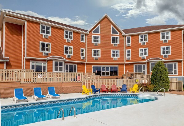 Seasonal outdoor pool