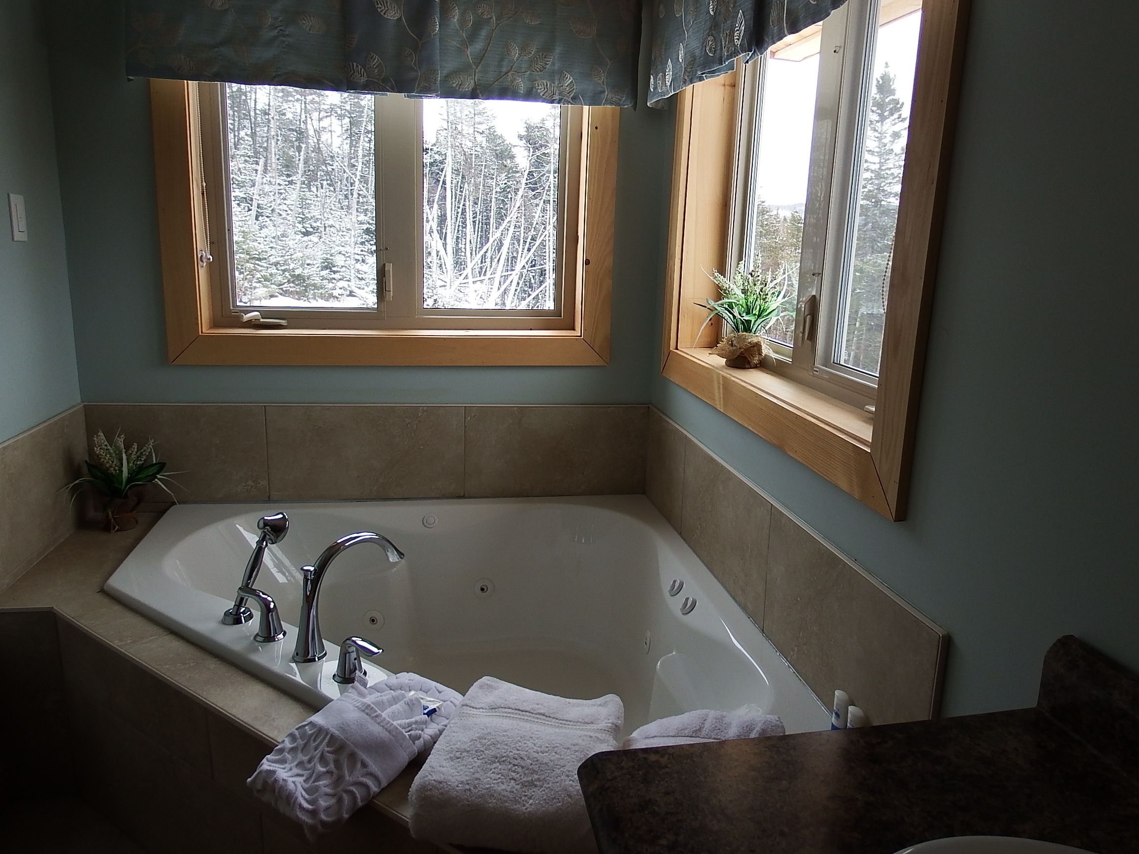 deluxe cottage | deep-soaking bathtub
