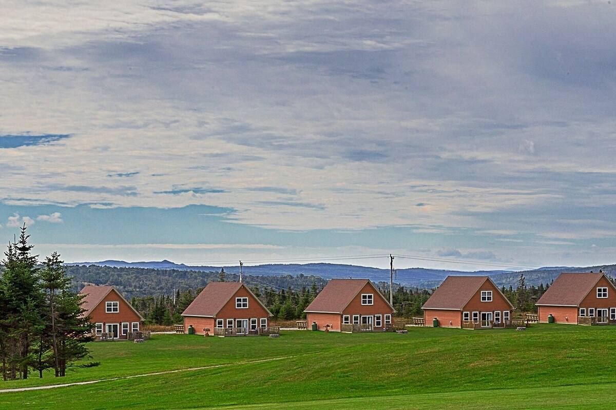 Family Cottage | Free WiFi, bed sheets