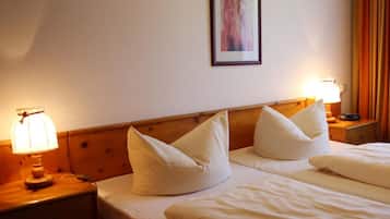 Hypo-allergenic bedding, cots/infant beds, free WiFi, bed sheets