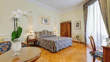 Suite – junior (2 adults) | Sengetøy av topp kvalitet, minibar, safe på rommet og skrivebord