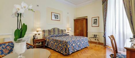 Suite junior (2 adults) | 1 dormitorio, ropa de cama de alta calidad, minibar y caja fuerte