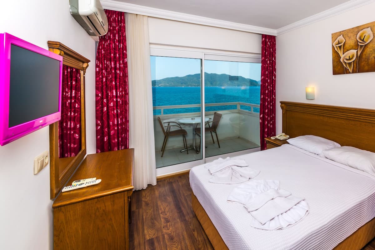 Minibar, caja fuerte, wifi gratis y ropa de cama