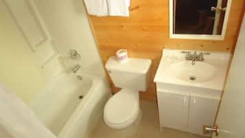 Combined shower/tub, towels