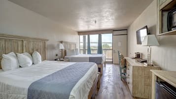 Room, 2 Queen Beds (Harbor Bridge Side) | Blackout drapes, soundproofing, iron/ironing board, free WiFi