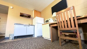 Double Room with Two Double Beds - Capone's Hideaway Motel (Moose Jaw)