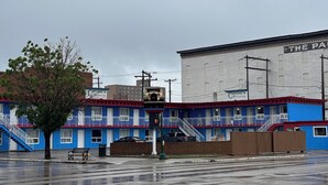 Front of property - Capone's Hideaway Motel (Moose Jaw)