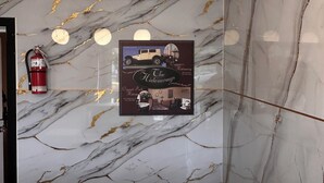 Reception - Capone's Hideaway Motel (Moose Jaw)