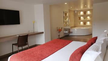 Junior Double Room | Minibar, in-room safe, blackout drapes, free WiFi
