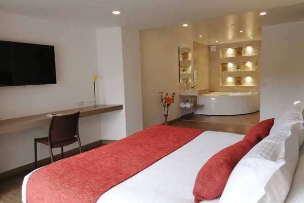 Junior Double Room | Minibar, in-room safe, blackout drapes, WiFi (free)