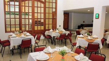 Tägliches inbegriffenes großes Frühstück