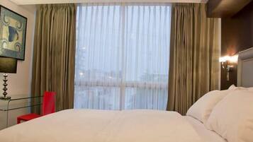 Chambre Double, balcon, vue ville | Minibar, coffres-forts dans les chambres, lits bébé (gratuits)