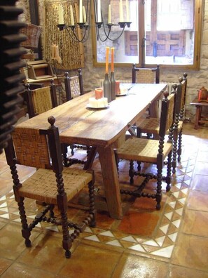 Lunch and dinner served - La Posada (Tamajon)