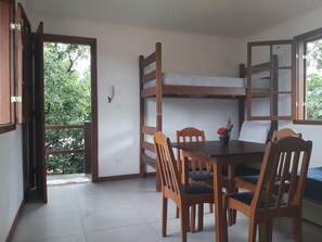 Planxa i posts de planxar, bressols, llits addicionals i wifi gratuïta