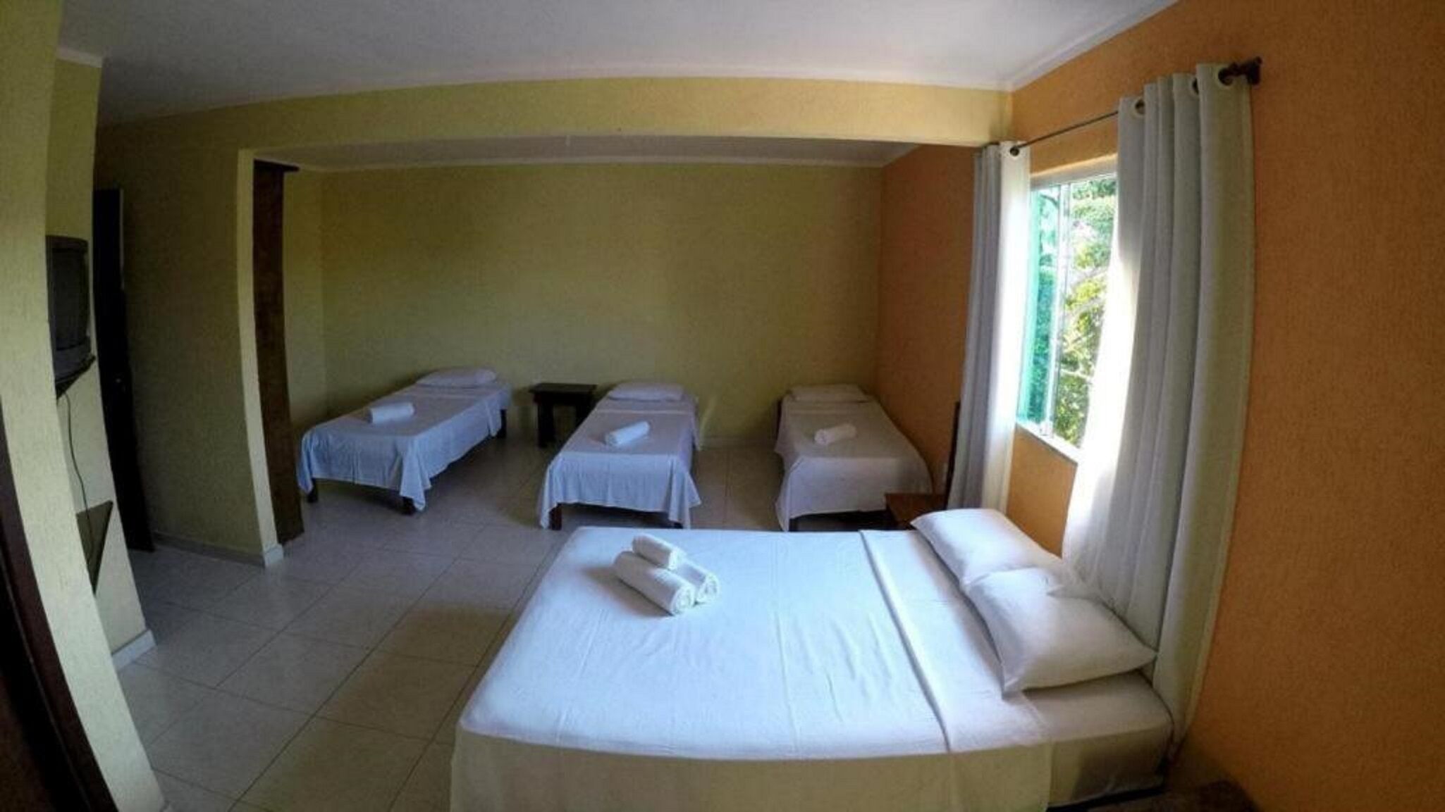 Individually decorated, free cribs/infant beds, rollaway beds, free WiFi
