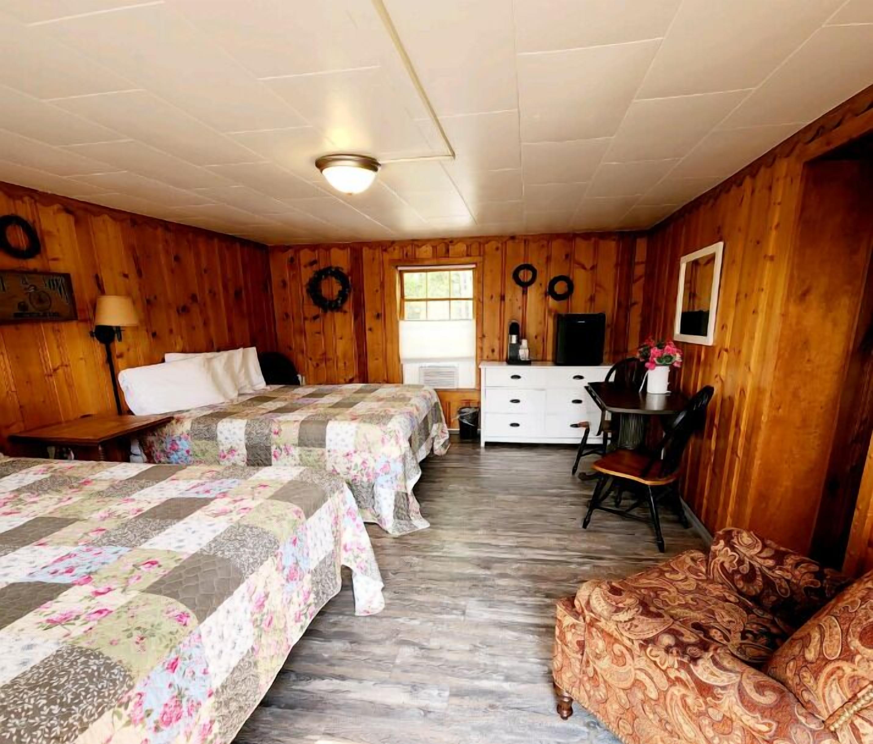 standard cabin, 2 queen beds | individually decorated, individually furnished, bed sheets