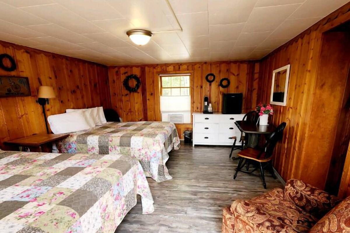 standard cabin, 2 queen beds | individually decorated, individually furnished, bed sheets
