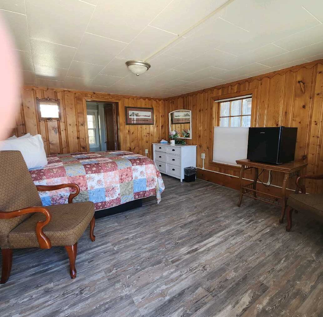 standard cabin, 1 queen bed | individually decorated, individually furnished, bed sheets