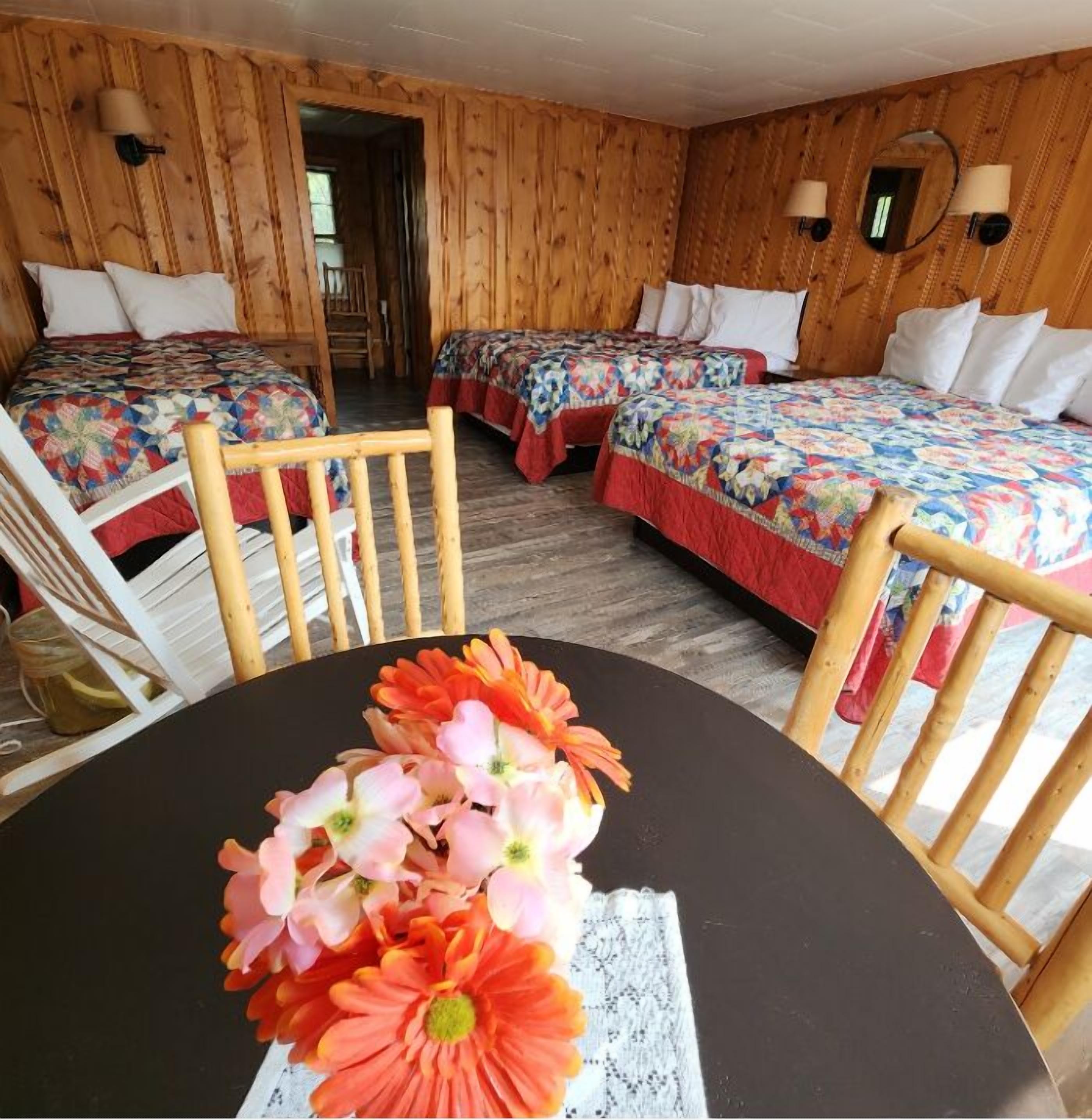 standard cabin, 2 queen beds | individually decorated, individually furnished, bed sheets