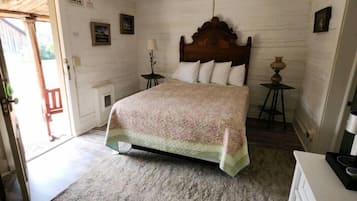Standard Cabin, 1 Queen Bed | Individually decorated, individually furnished, bed sheets
