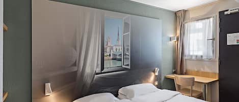 Premium bedding, desk, soundproofing, free WiFi