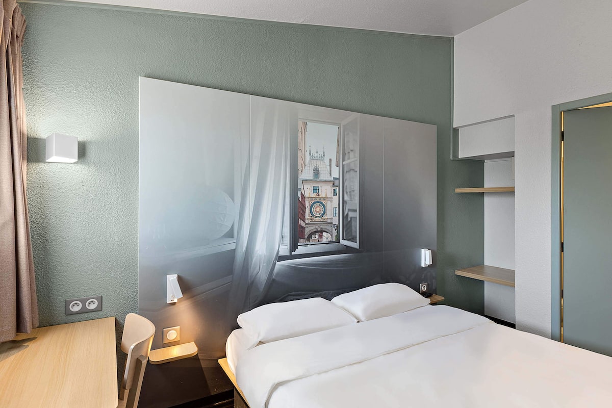 Quarto casal, para não fumantes | Roupas de cama premium, escrivaninha, quartos à prova de som