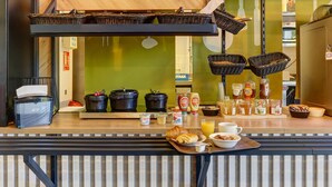 Frokostbuffé hver dag (mot et tillegg)