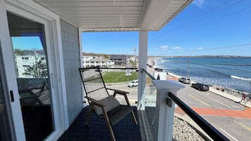 Deluxe Room, 1 King Bed, Balcony, Full Unobstructed Ocean View | Terrace/patio