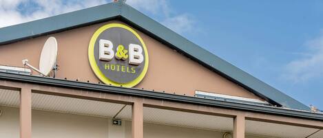 A B&B hotel sign with a satellite dish on the roof.