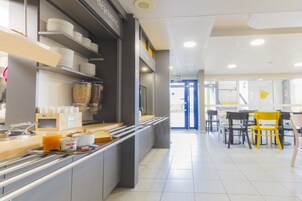 Desayuno buffet todos los días (con cargo)