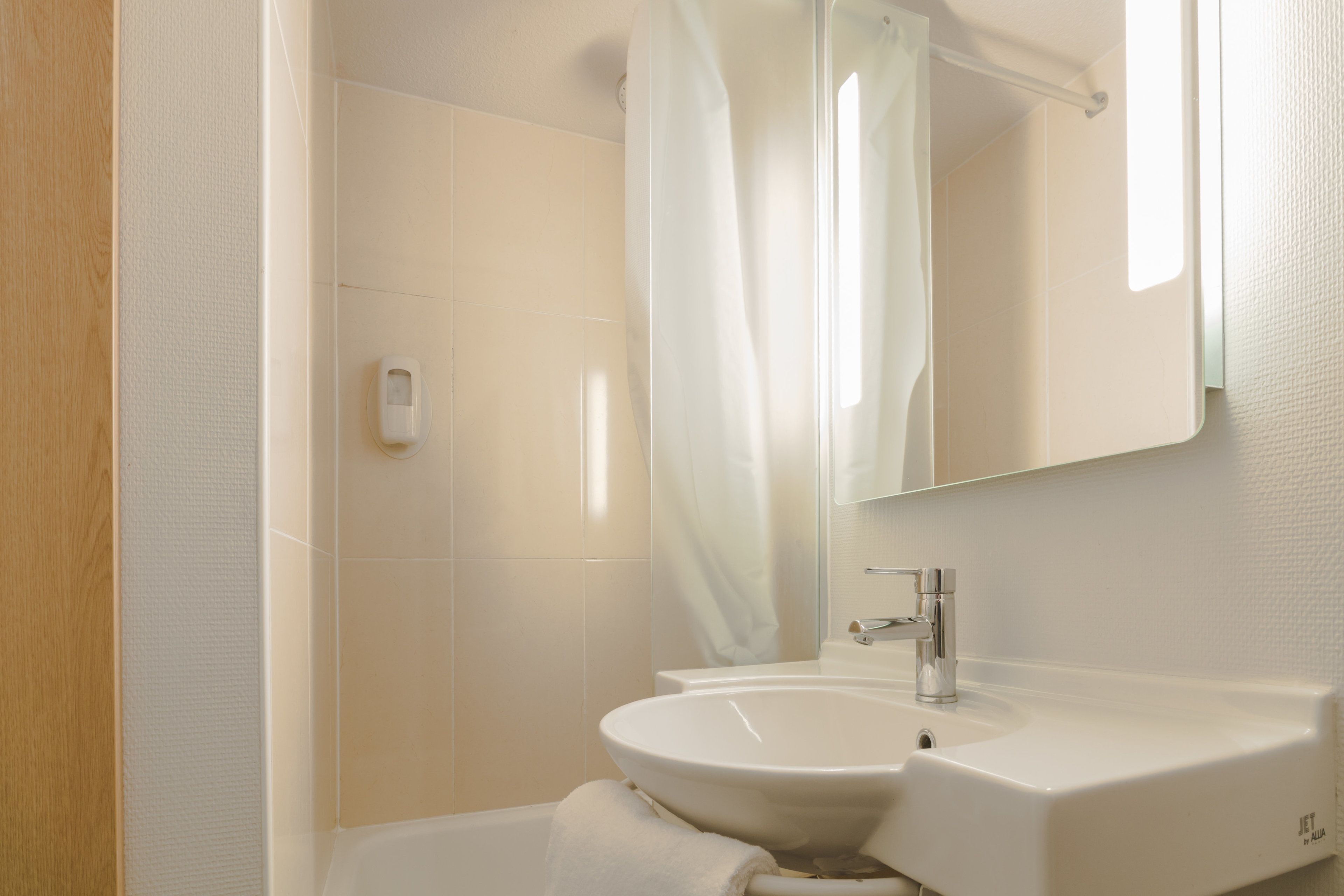 Shower, towels