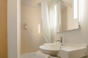 Shower, towels