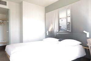 Desk, soundproofing, free WiFi, bed sheets - B&B HOTEL Hyères (Hyères)