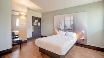 Chambre Double, accessible aux personnes à mobilité réduite, non-fumeurs | Bureau, chambres insonorisées, Wi-Fi gratuit, draps fournis