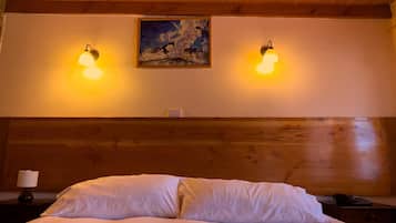 Desk, rollaway beds, free WiFi