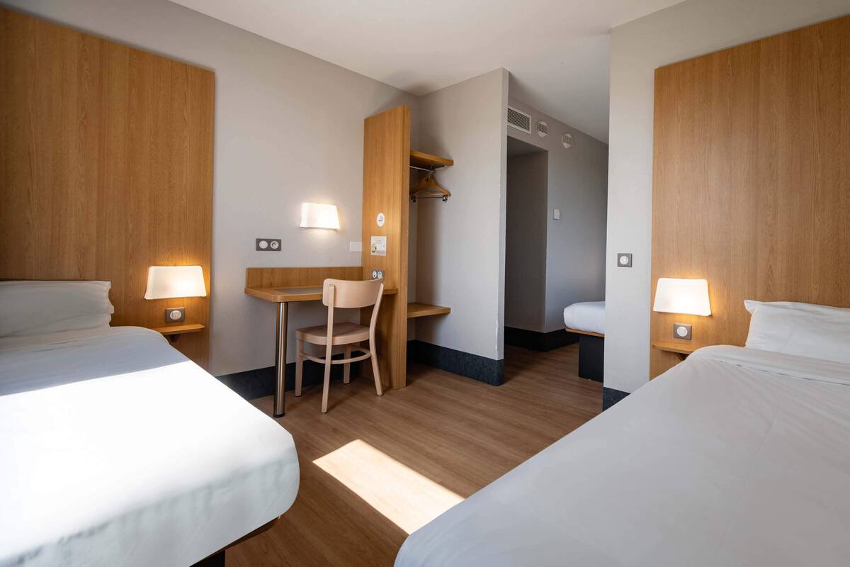 quadruple room, non smoking | 1 bedroom, premium bedding, desk, soundproofing