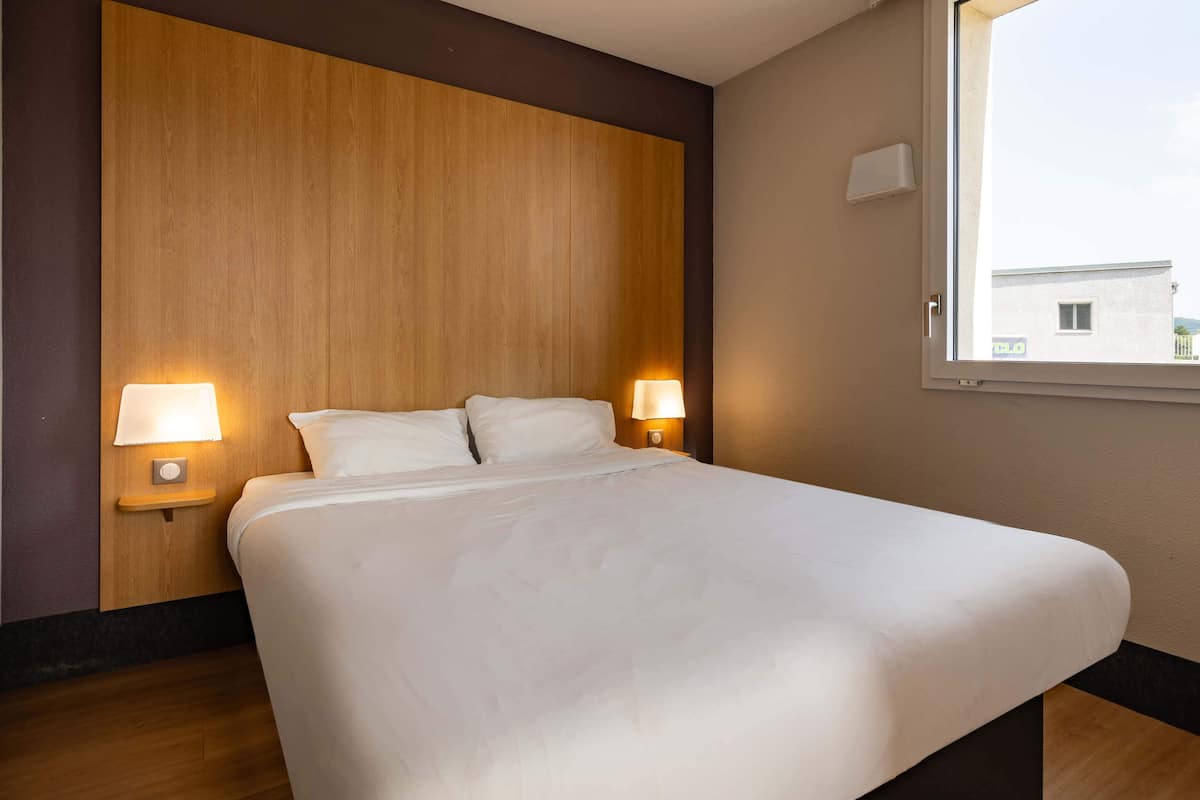 double room, accessible, non smoking | 1 bedroom, premium bedding, desk, soundproofing