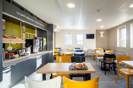 Sarapan bufet setiap hari dengan fi