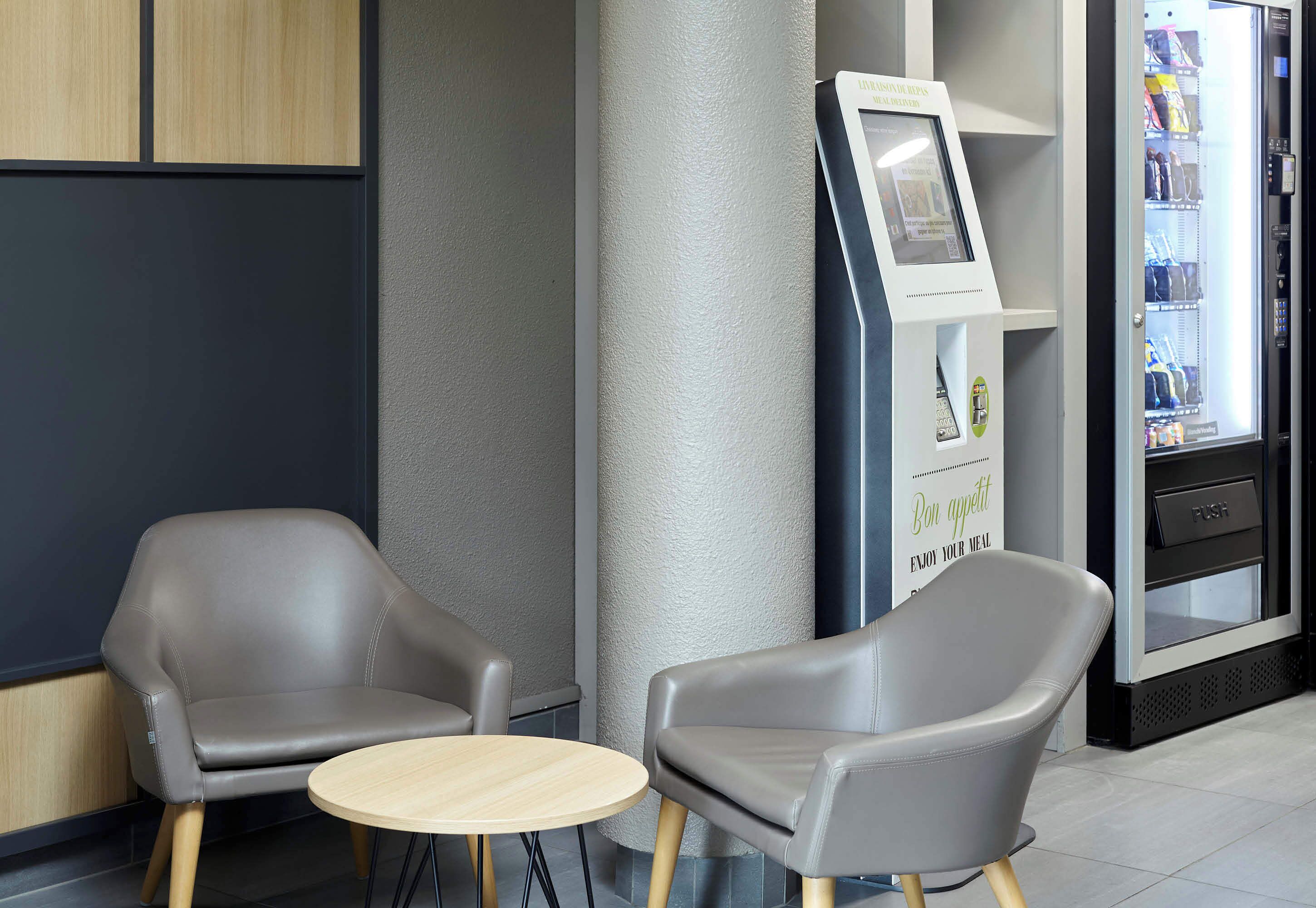 Área de estar no saguão