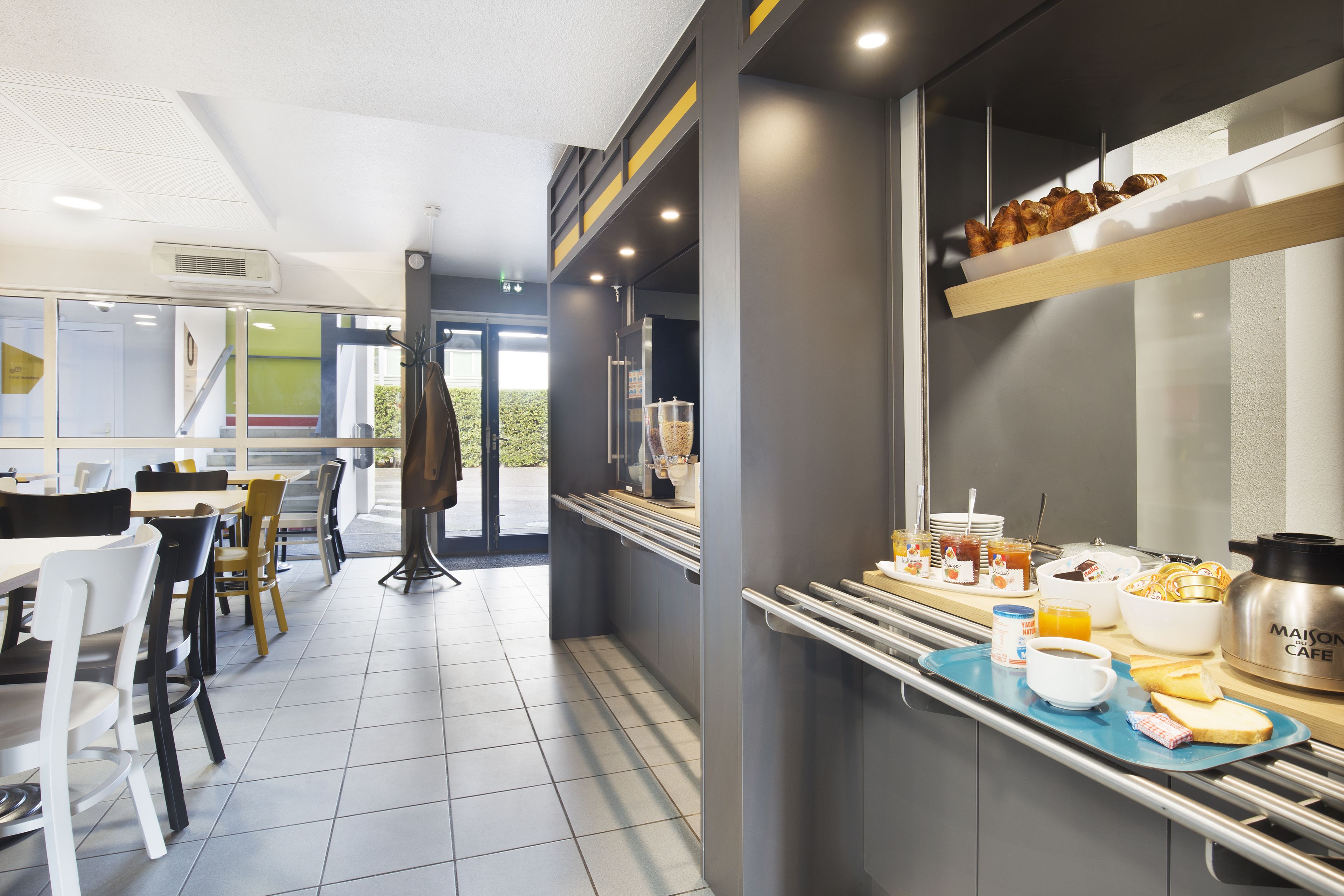 بوفيه فطور يوميًا مقابل رسوم